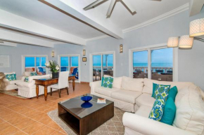 Cayman Castle & Guesthouse by Grand Cayman Villas